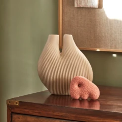 W&S Vases By Wang & Söderström For Hay -Home Furnishing Shop W and S Little Lion Sculpture dark pink W and S Chamber Vase light beige 5d943c4d cb9f 46aa 90b1 3e9aaf7a89a4